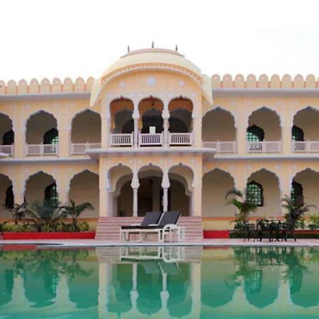 V Resorts Rajmahal Orchha Exteriör bild