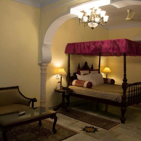 V Resorts Rajmahal Orchha Exteriör bild