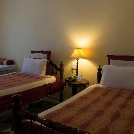 V Resorts Rajmahal Orchha Exteriör bild