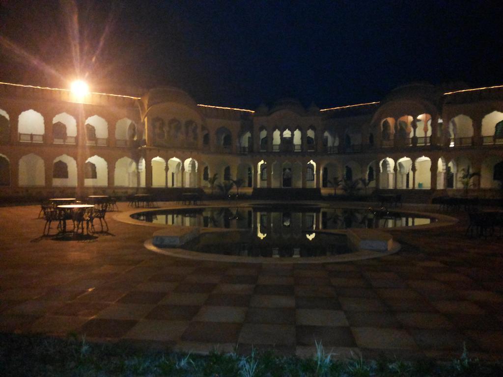 V Resorts Rajmahal Orchha Exteriör bild