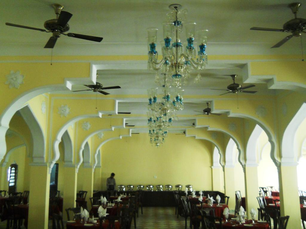 V Resorts Rajmahal Orchha Exteriör bild