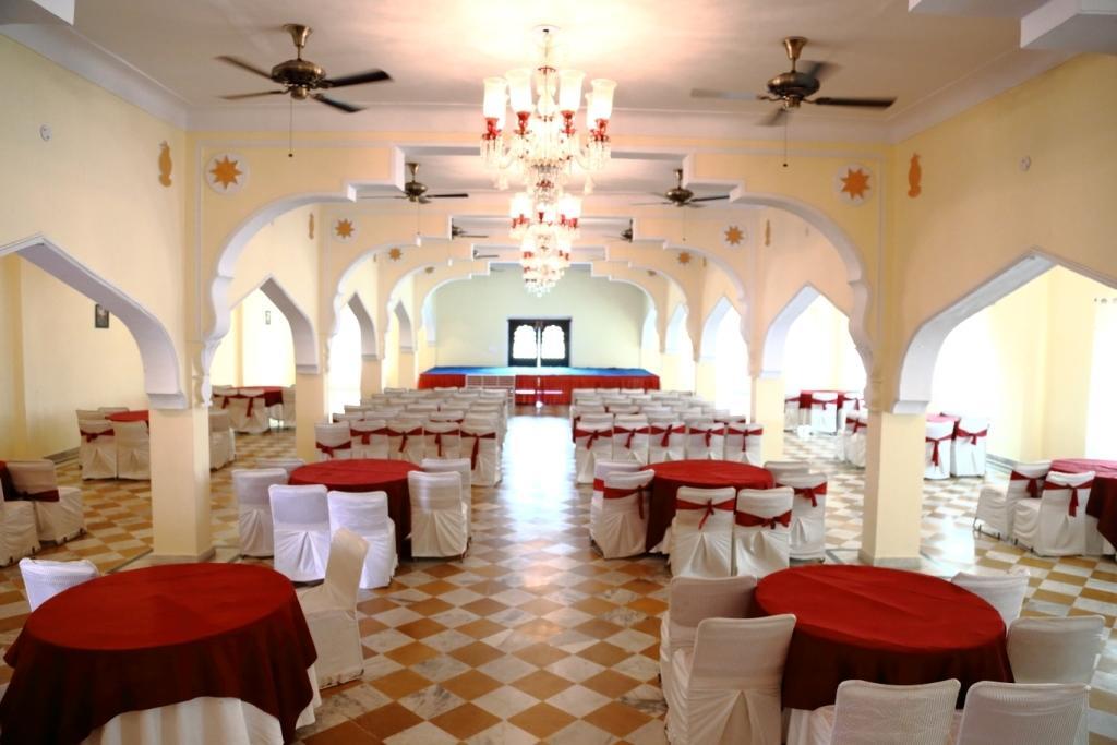 V Resorts Rajmahal Orchha Exteriör bild