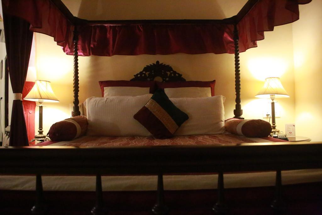 V Resorts Rajmahal Orchha Exteriör bild