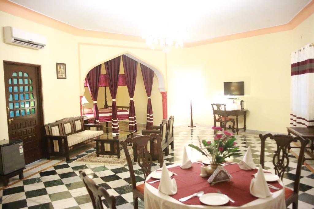 V Resorts Rajmahal Orchha Exteriör bild