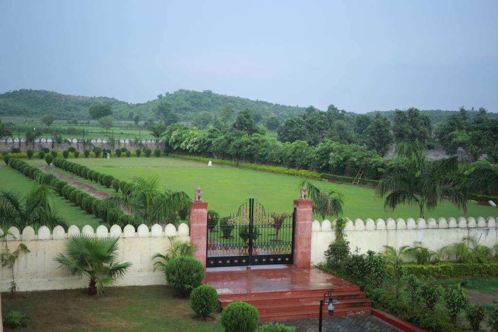 V Resorts Rajmahal Orchha Exteriör bild