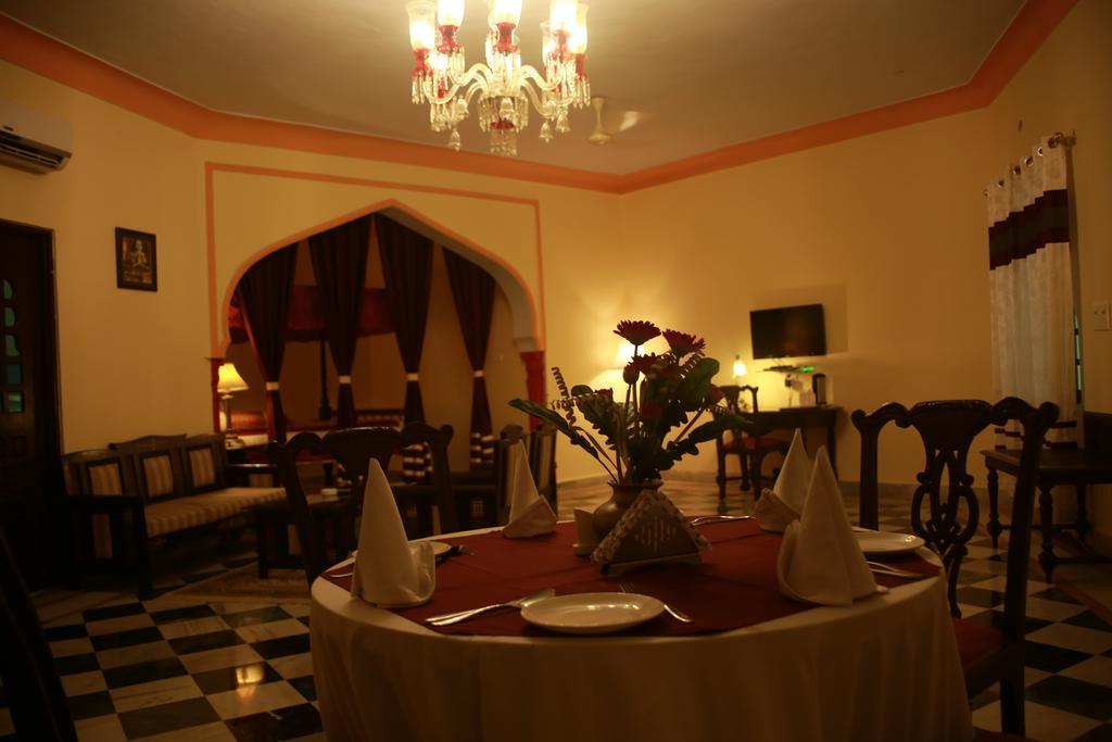 V Resorts Rajmahal Orchha Exteriör bild
