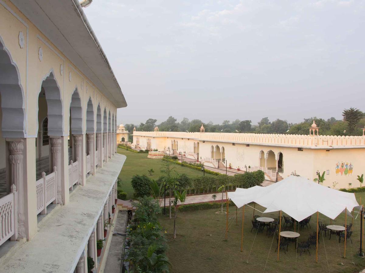 V Resorts Rajmahal Orchha Exteriör bild