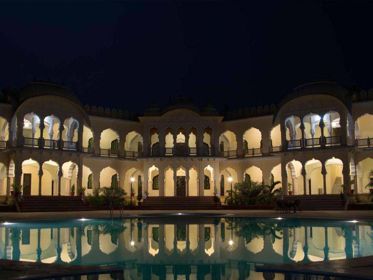 V Resorts Rajmahal Orchha Exteriör bild