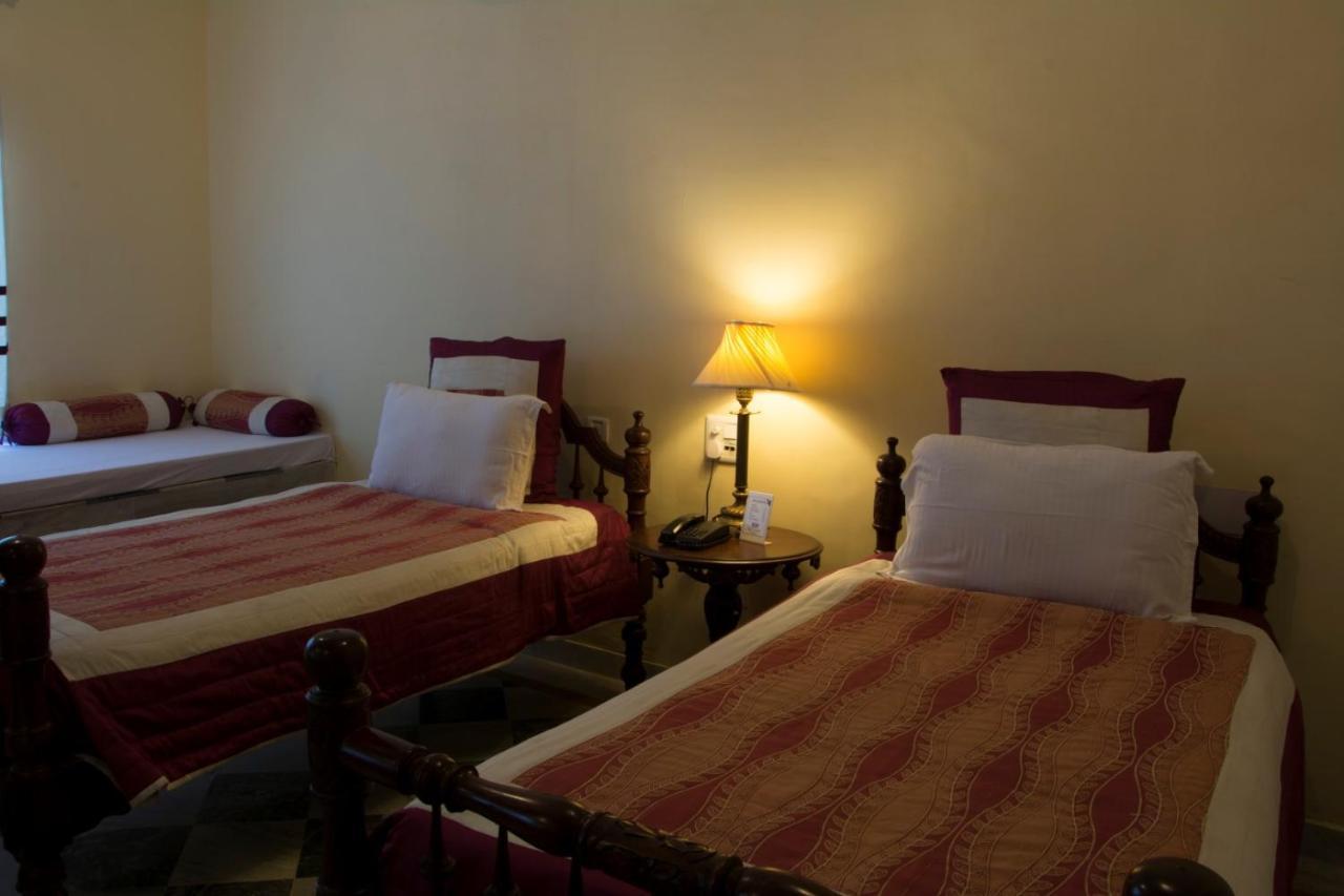 V Resorts Rajmahal Orchha Exteriör bild