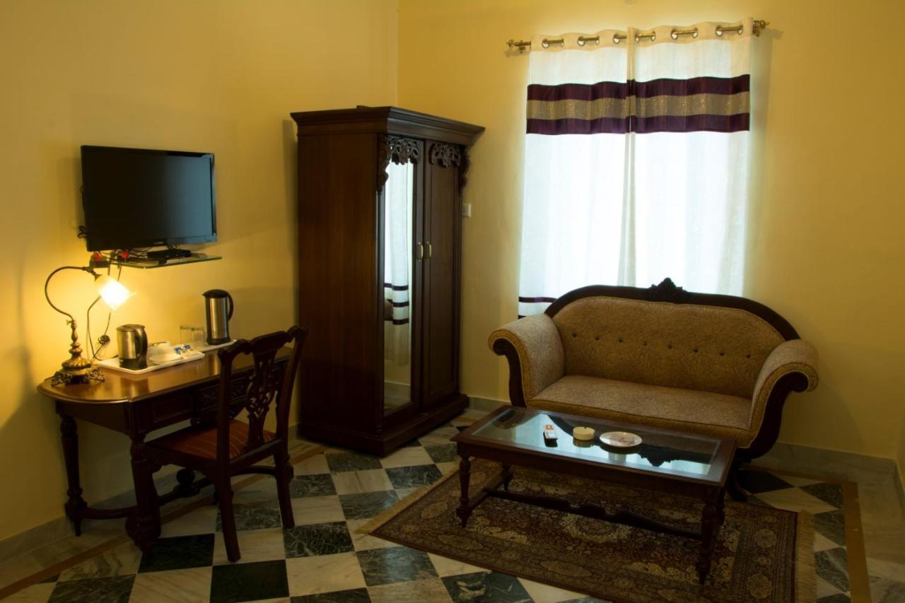 V Resorts Rajmahal Orchha Exteriör bild