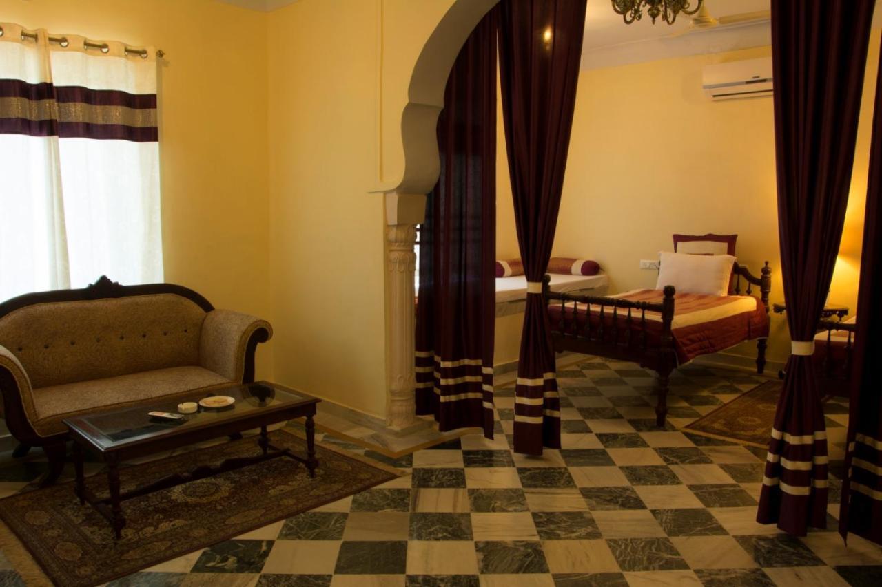 V Resorts Rajmahal Orchha Exteriör bild
