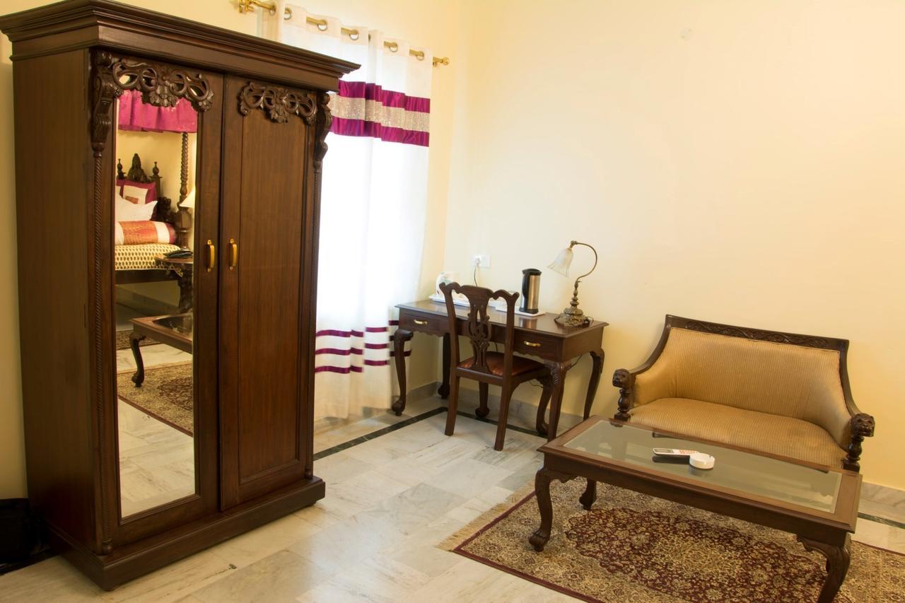 V Resorts Rajmahal Orchha Exteriör bild