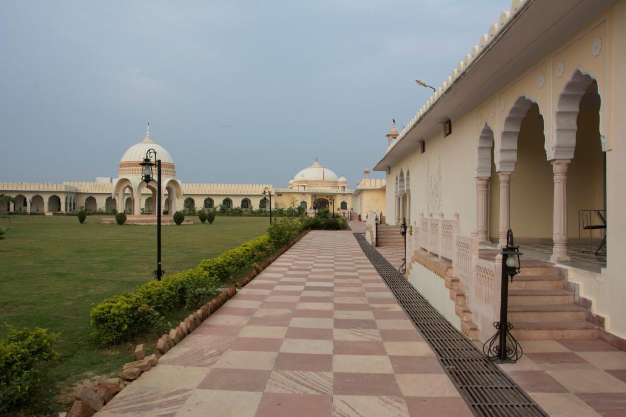 V Resorts Rajmahal Orchha Exteriör bild