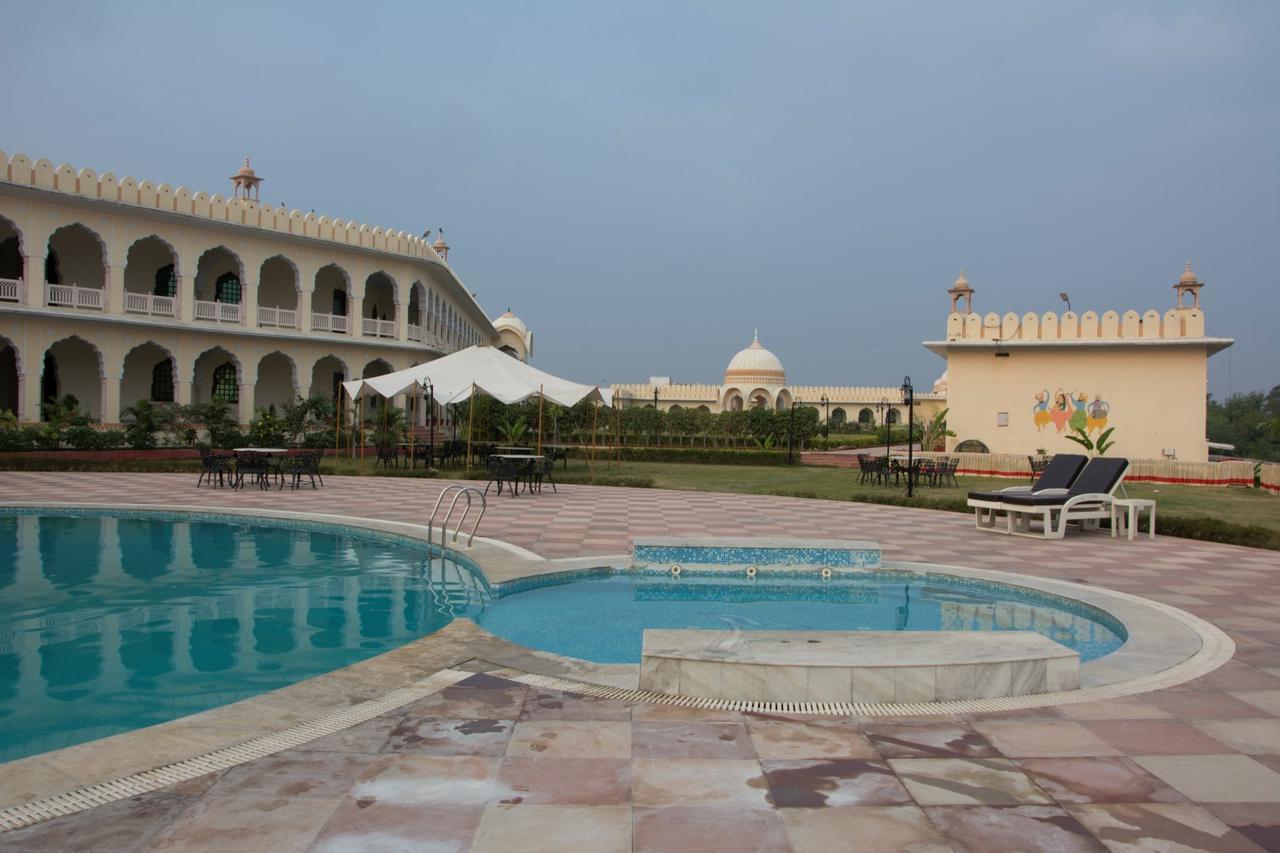 V Resorts Rajmahal Orchha Exteriör bild