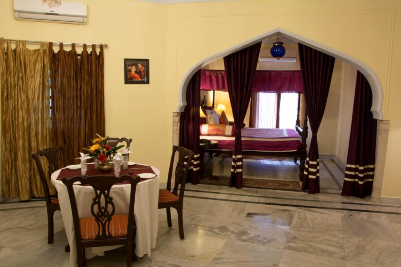 V Resorts Rajmahal Orchha Exteriör bild