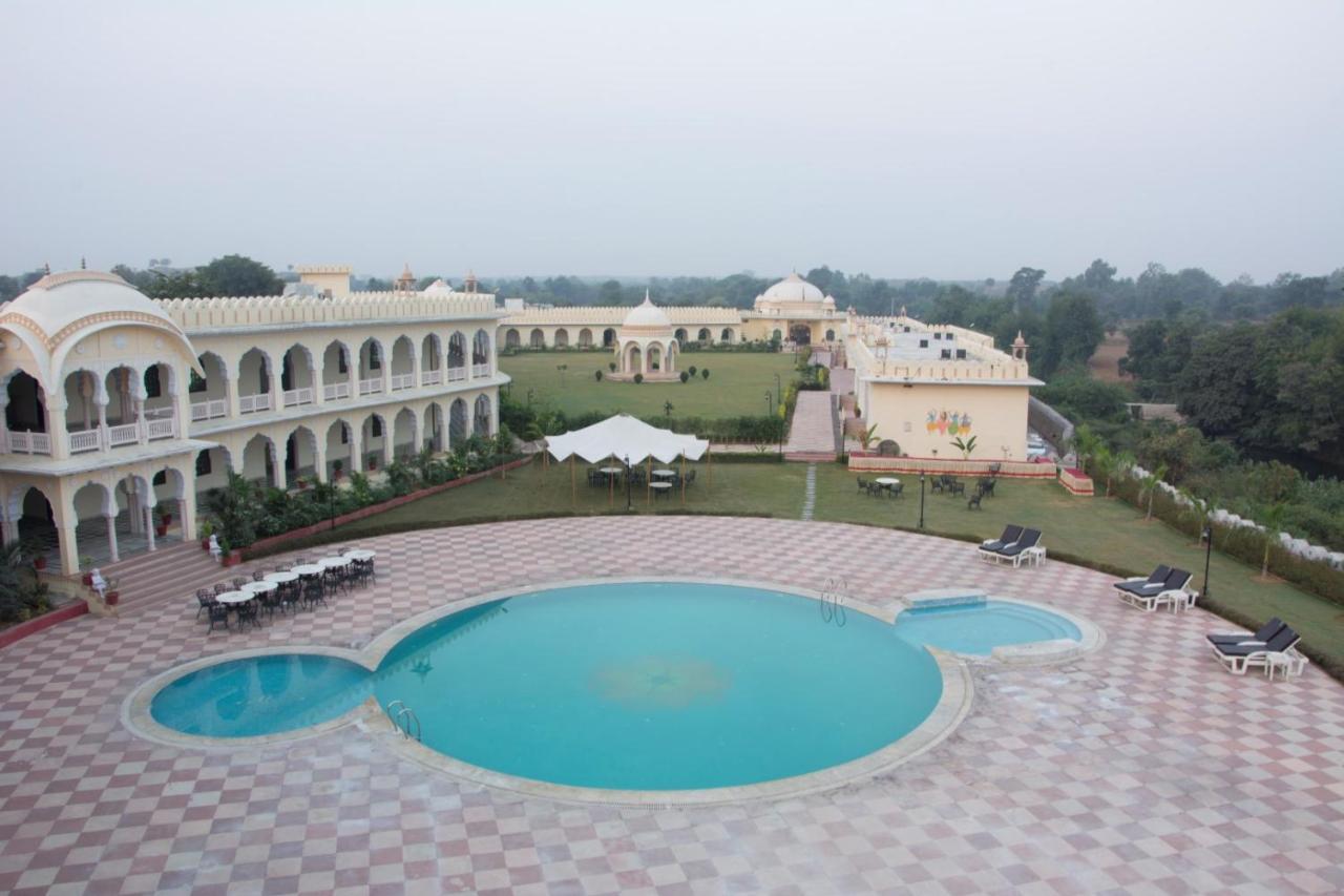 V Resorts Rajmahal Orchha Exteriör bild