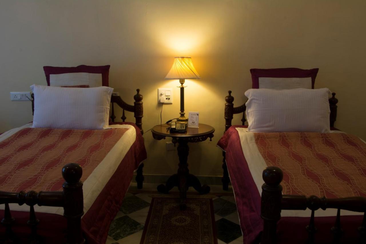 V Resorts Rajmahal Orchha Exteriör bild