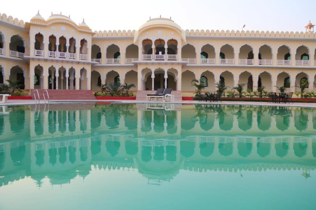 V Resorts Rajmahal Orchha Exteriör bild