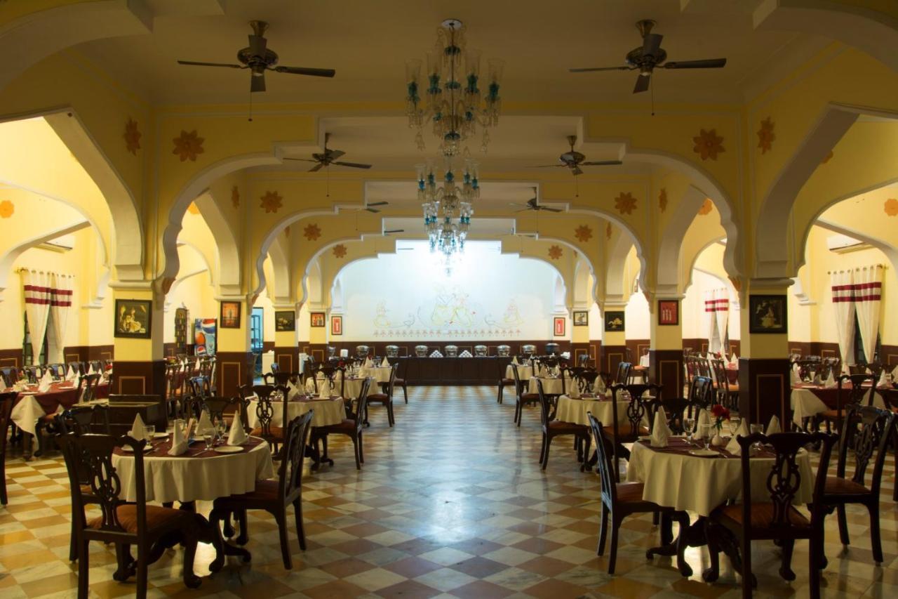 V Resorts Rajmahal Orchha Exteriör bild