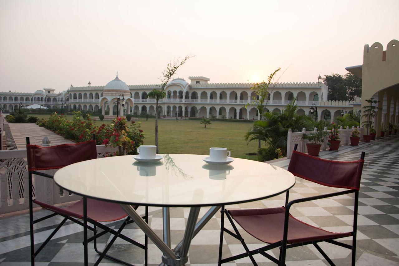 V Resorts Rajmahal Orchha Exteriör bild