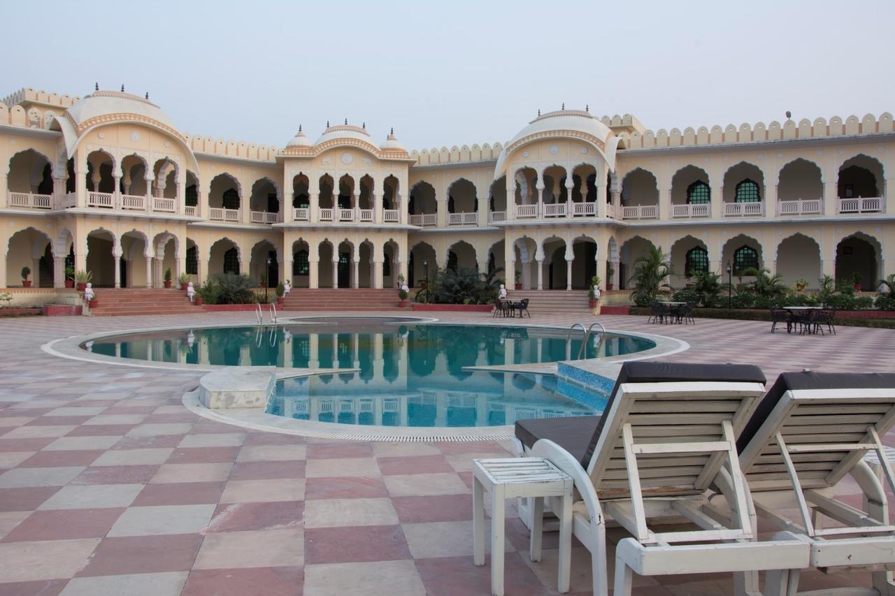 V Resorts Rajmahal Orchha Exteriör bild