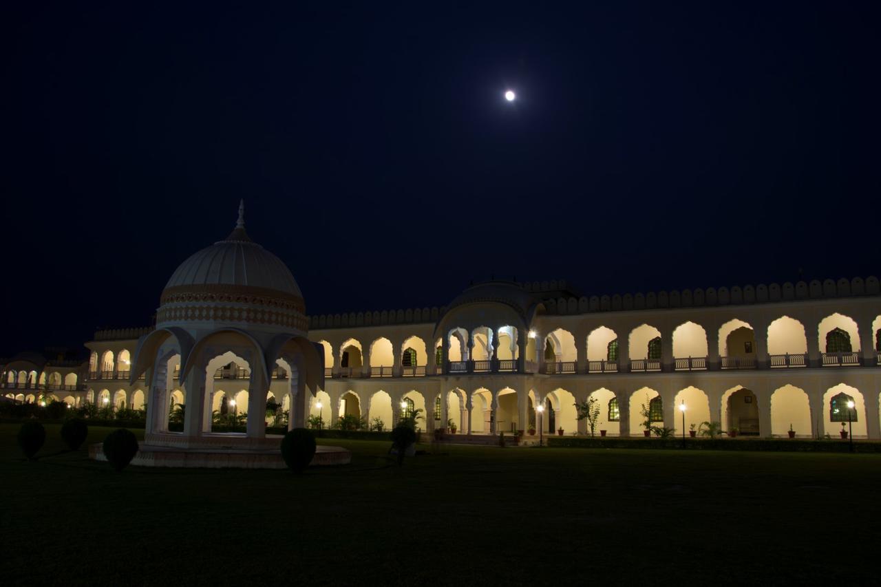 V Resorts Rajmahal Orchha Exteriör bild