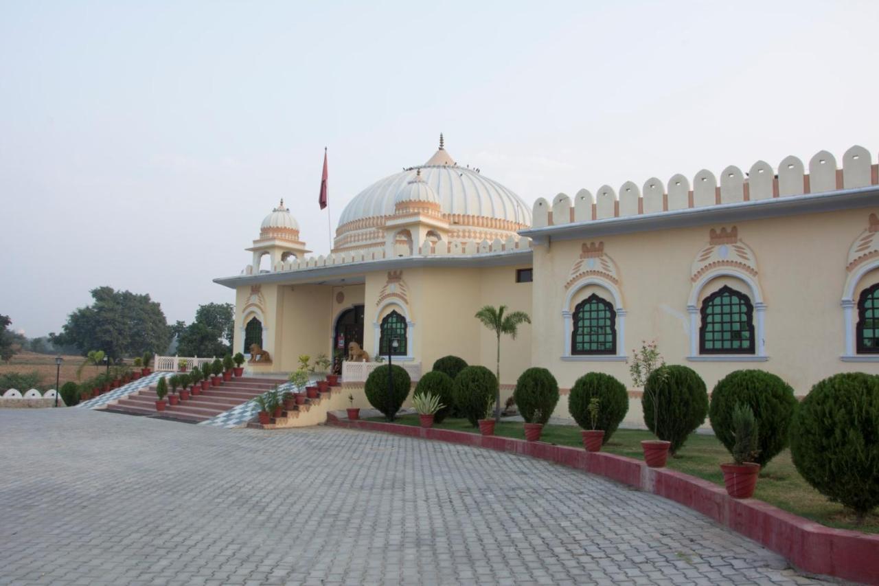 V Resorts Rajmahal Orchha Exteriör bild